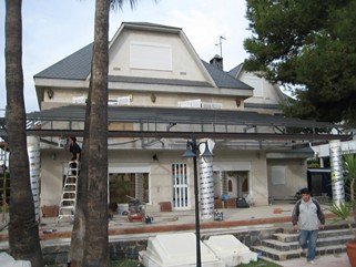 Ampliación de cubierta sobre estructura metálica en Benicasim, fotografía 1 de la intervención documentada