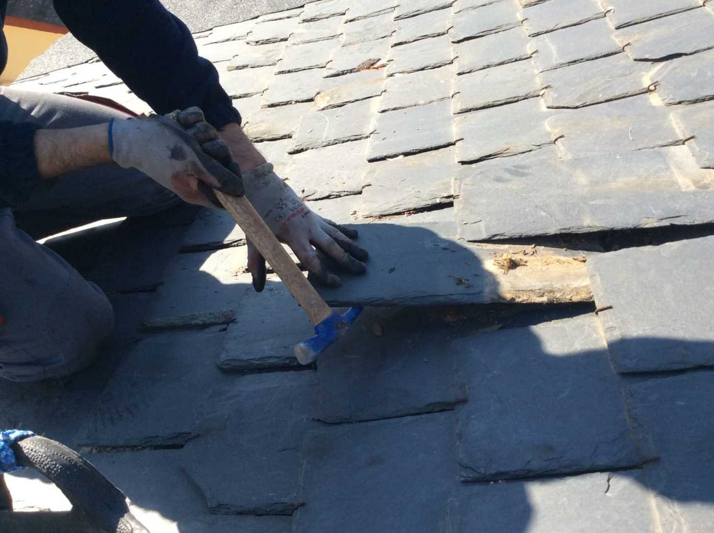 Trabajo real de Andrés Ramos en una cubierta de pizarra