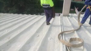 Rehabilitación con aislamiento proyectado en Pozuelo, fotografía 3 de la intervención documentada