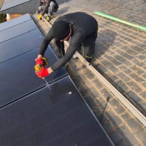 Rehabilitación bajo paneles solares existentes en Colmenarejo, fotografía 1 de la intervención documentada