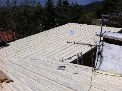 Doble rastrelado y aislamiento en una cubierta de Cercedilla, fotografía 1 de la intervención documentada